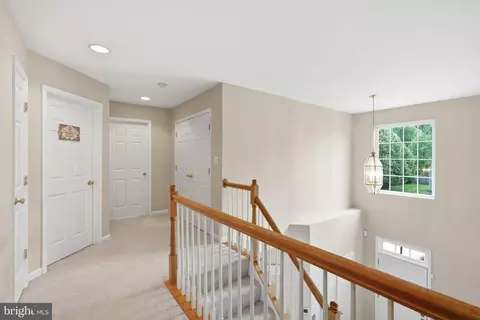 Entry Way - 8159 Tenbrook Dr, Gainesville, VA 20155 photo 3 of 5