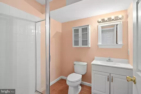 Bath - 8159 Tenbrook Dr, Gainesville, VA 20155 photo 5 of 5