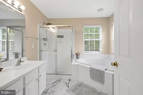 Bath - 8159 Tenbrook Dr, Gainesville, VA 20155 photo 1 of 5