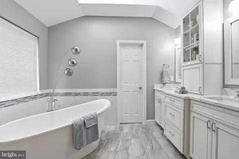 Bath - 13536 Wembley Loop, Bristow, VA 20136 photo 4 of 9
