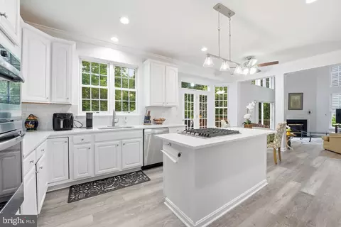 Kitchen - 13536 Wembley Loop, Bristow, VA 20136 photo 6 of 7