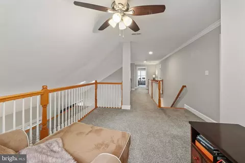 Entry Way - 8050 Amsterdam Ct, Gainesville, VA 20155 photo 5 of 8