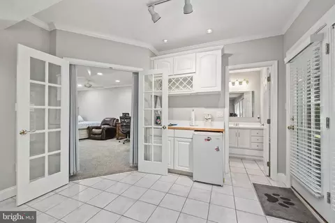 Entry Way - 8050 Amsterdam Ct, Gainesville, VA 20155 photo 8 of 8