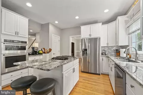 Kitchen - 8050 Amsterdam Ct, Gainesville, VA 20155 photo 3 of 4