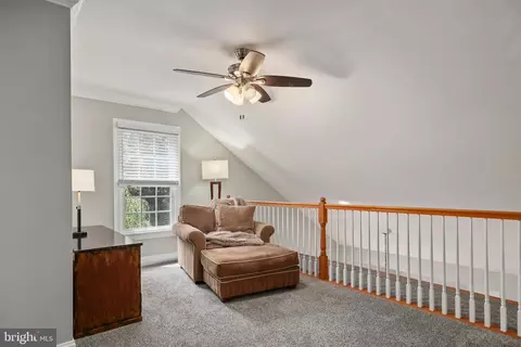 Entry Way - 8050 Amsterdam Ct, Gainesville, VA 20155 photo 6 of 8