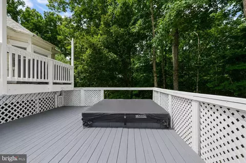 Exterior - 8050 Amsterdam Ct, Gainesville, VA 20155 photo 8 of 15
