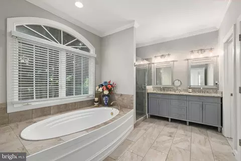 Bath - 8050 Amsterdam Ct, Gainesville, VA 20155 photo 1 of 6