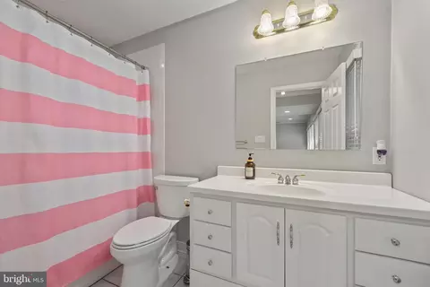 Bath - 8050 Amsterdam Ct, Gainesville, VA 20155 photo 6 of 6