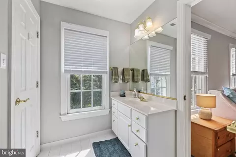 Bath - 8050 Amsterdam Ct, Gainesville, VA 20155 photo 4 of 6