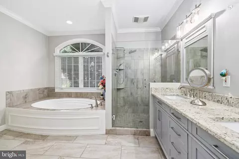 Bath - 8050 Amsterdam Ct, Gainesville, VA 20155 photo 2 of 6