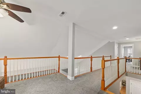 Entry Way - 8050 Amsterdam Ct, Gainesville, VA 20155 photo 7 of 8
