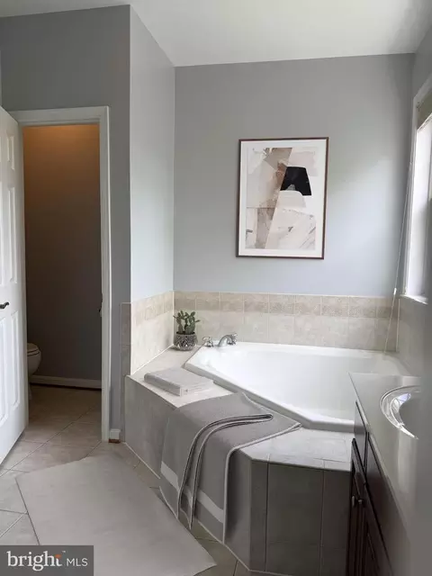 Bath - 6765 Hampton Bay Ln, Gainesville, VA 20155 photo 1 of 5
