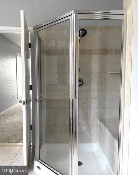 Bath - 6765 Hampton Bay Ln, Gainesville, VA 20155 photo 4 of 5