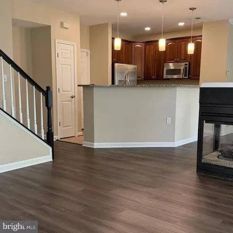 Living - 6765 Hampton Bay Ln, Gainesville, VA 20155 photo 1 of 2