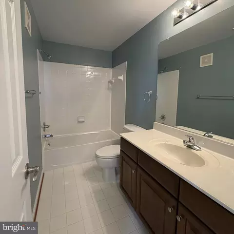 Bath - 6765 Hampton Bay Ln, Gainesville, VA 20155 photo 5 of 5