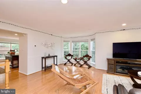 Living - 11074 Wainwright Pl, Manassas, VA 20109 photo 2 of 4