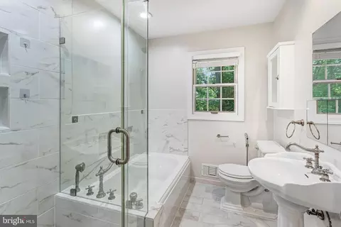 Bath - 18355 Sharon Rd, Triangle, VA 22172 photo 1 of 2