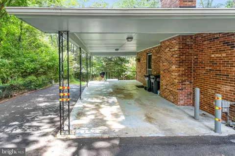 Exterior - 18355 Sharon Rd, Triangle, VA 22172 photo 3 of 7