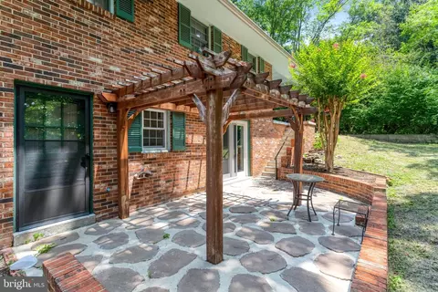 Exterior - 18355 Sharon Rd, Triangle, VA 22172 photo 6 of 6