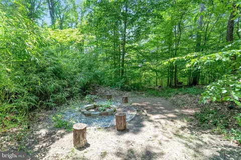 Exterior - 18355 Sharon Rd, Triangle, VA 22172 photo 4 of 6