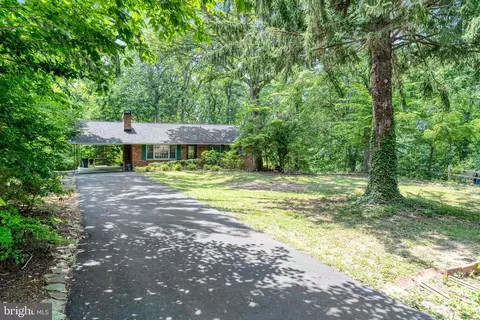 Exterior - 18355 Sharon Rd, Triangle, VA 22172 photo 1 of 6