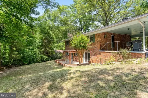 Exterior - 18355 Sharon Rd, Triangle, VA 22172 photo 3 of 6