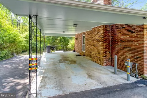 Exterior - 18355 Sharon Rd, Triangle, VA 22172 photo 2 of 6