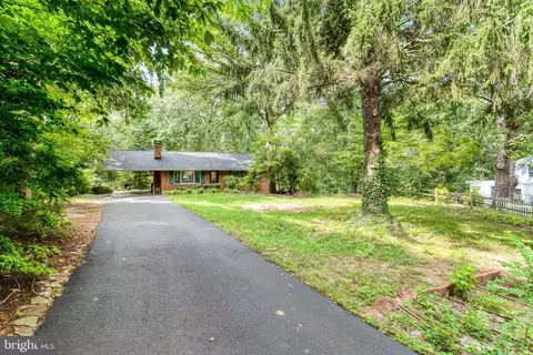 Exterior - 18355 Sharon Rd, Triangle, VA 22172 photo 2 of 7