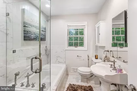 Bath - 18355 Sharon Rd, Triangle, VA 22172 photo 1 of 2