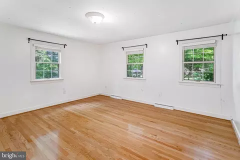 Bedroom - 18355 Sharon Rd, Triangle, VA 22172 photo 3 of 4
