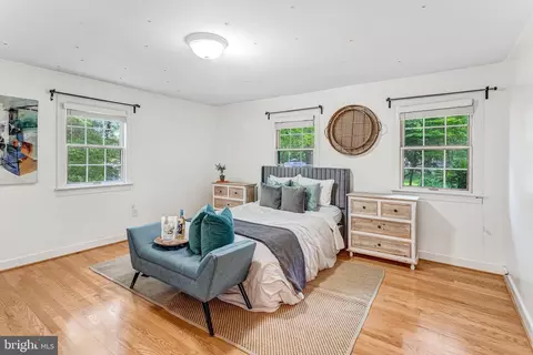 Bedroom - 18355 Sharon Rd, Triangle, VA 22172 photo 1 of 8