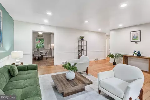 Living - 18355 Sharon Rd, Triangle, VA 22172 photo 1 of 6