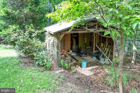 Exterior - 18355 Sharon Rd, Triangle, VA 22172 photo 1 of 7