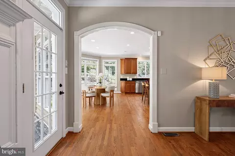 Entry Way - 7040 Hoadly Rd, Manassas, VA 20112 photo 6 of 24