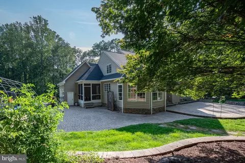 Exterior - 7040 Hoadly Rd, Manassas, VA 20112 photo 11 of 27