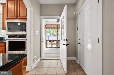Entry Way - 7040 Hoadly Rd, Manassas, VA 20112 photo 7 of 24