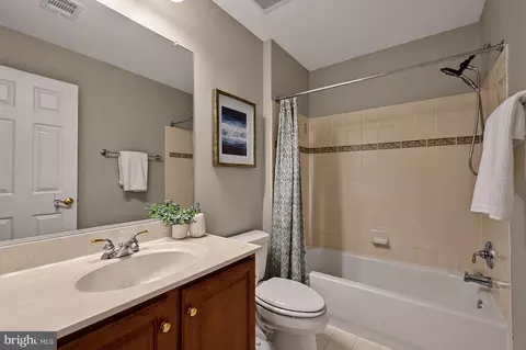 Bath - 7040 Hoadly Rd, Manassas, VA 20112 photo 9 of 11