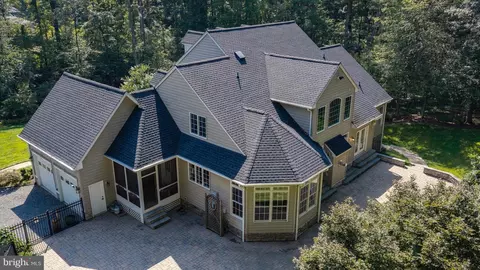 Exterior - 7040 Hoadly Rd, Manassas, VA 20112 photo 5 of 27