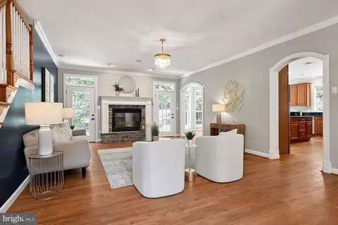 Living - 7040 Hoadly Rd, Manassas, VA 20112 photo 3 of 8