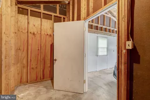 Entry Way - 9701 Botsford Rd, Manassas, VA 20109 photo 3 of 3
