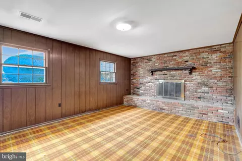 Living - 9701 Botsford Rd, Manassas, VA 20109 photo 5 of 6