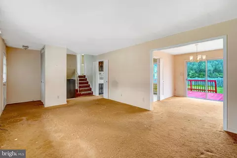 Living - 9701 Botsford Rd, Manassas, VA 20109 photo 2 of 6