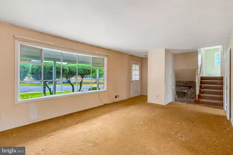 Living - 9701 Botsford Rd, Manassas, VA 20109 photo 3 of 6