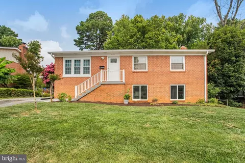 4712 Kilbane Rd, Woodbridge, VA 22193