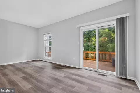 Living - 11287 Kessler Pl, Manassas, VA 20109 photo 2 of 5
