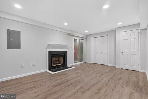 Living - 11287 Kessler Pl, Manassas, VA 20109 photo 4 of 5