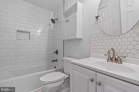 Bath - 11287 Kessler Pl, Manassas, VA 20109 photo 1 of 3