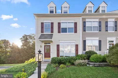 3968 Hartlake St, Woodbridge, VA 22192
