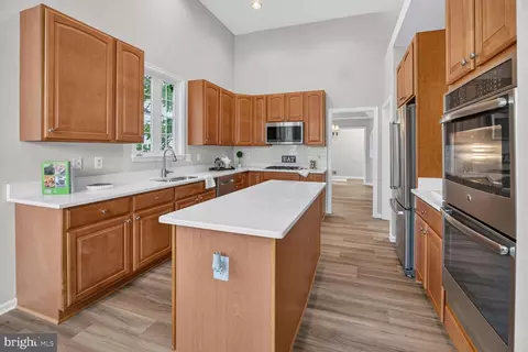 Kitchen - 13039 Triple Crown Loop, Gainesville, VA 20155 photo 2 of 4