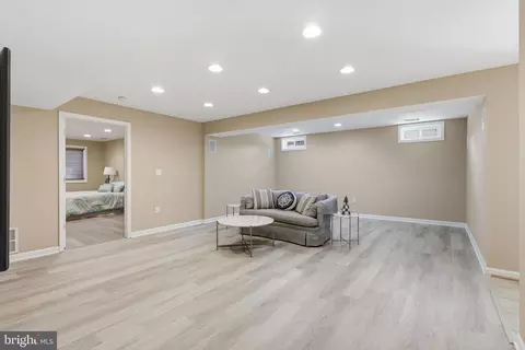 Living - 12337 Grimsby Ln, Bristow, VA 20136 photo 3 of 3